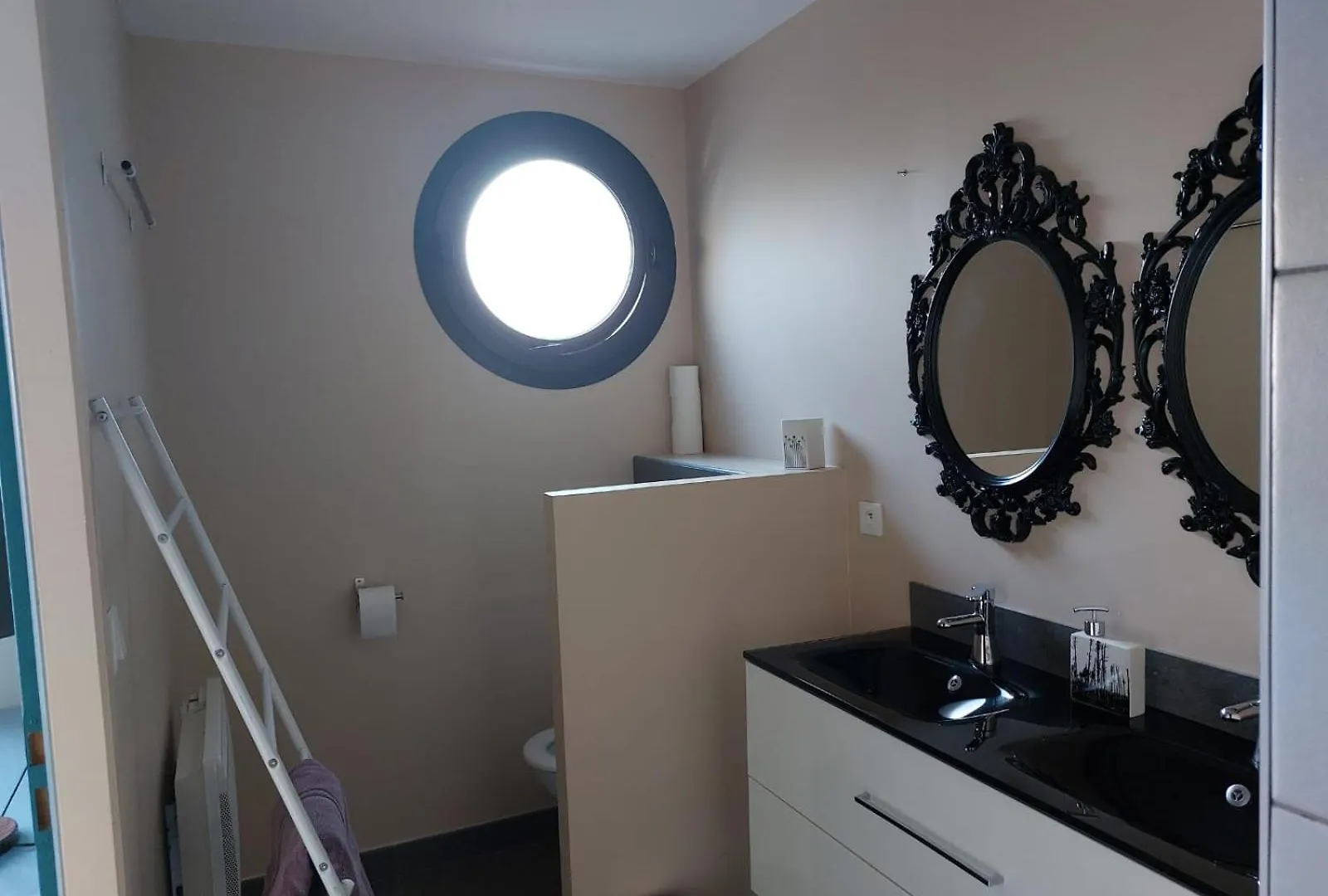 Studio Equipe De 30M2 - 6 Min A Pieds De Chu Et Faculte De Medecine L'Etrat 0*,  France
